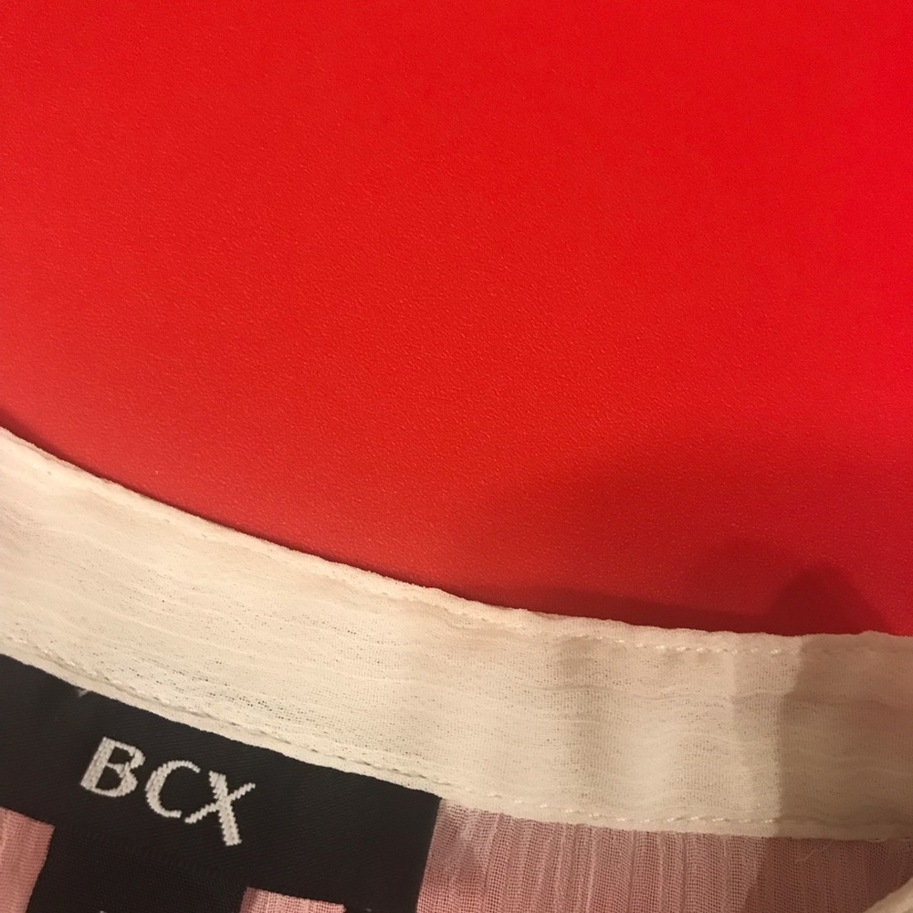 Beautiful Top - Picture 3 of 3